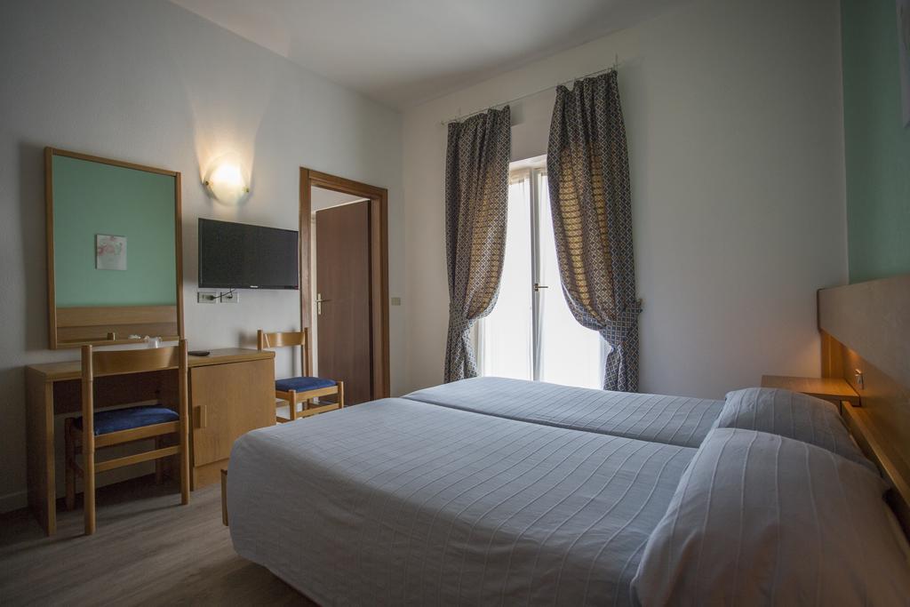 Hotel Alberello Riva del Garda Cameră foto